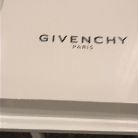 WORN ONCE Givenchy Medium Horizon Bordeaux Tote - Picture 5 of 7